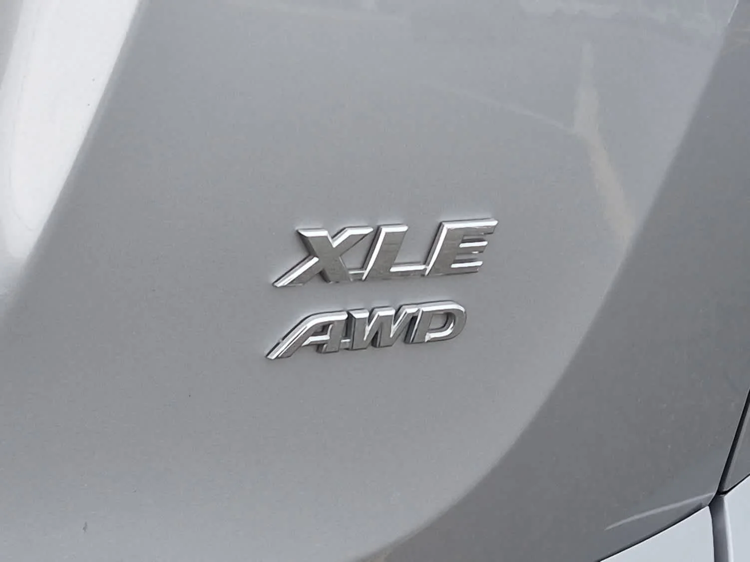 Used 2017 Silver Sky Metallic Toyota XLE image 23
