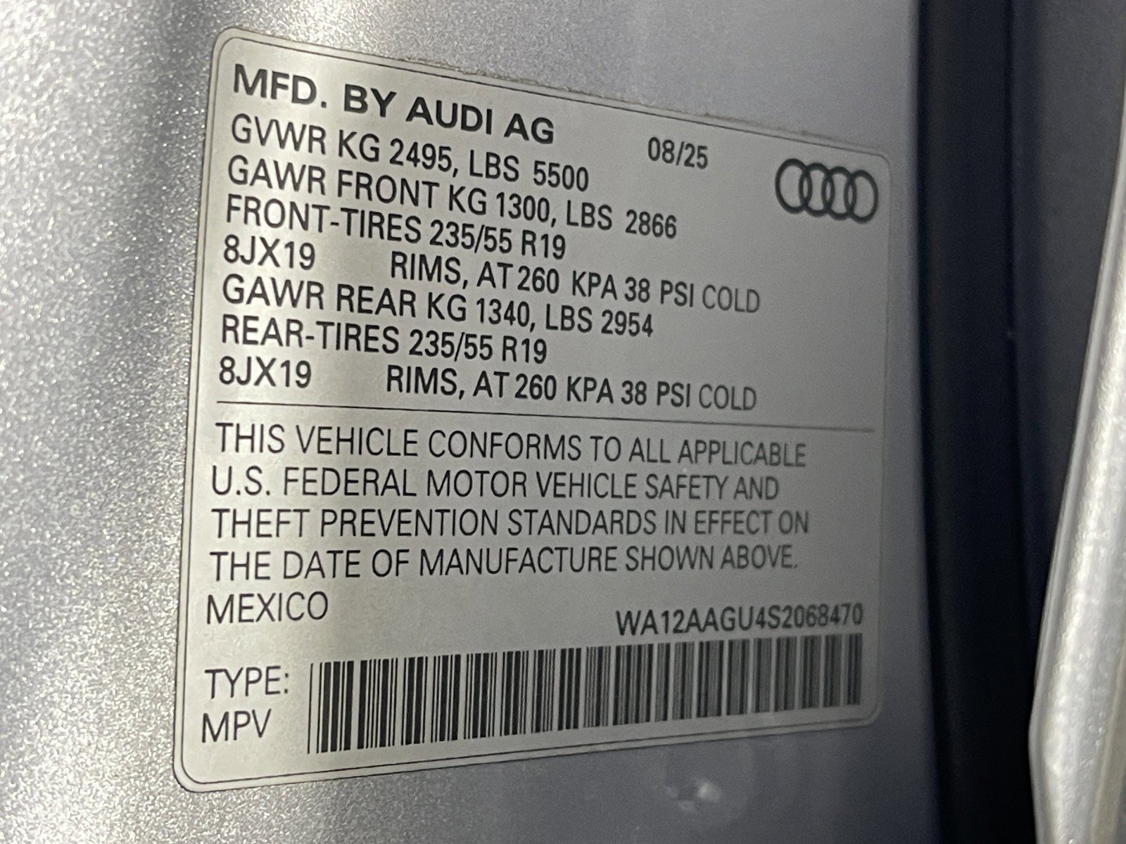 Used 2025 Florett Silver Metallic Audi Premium Plus image 35