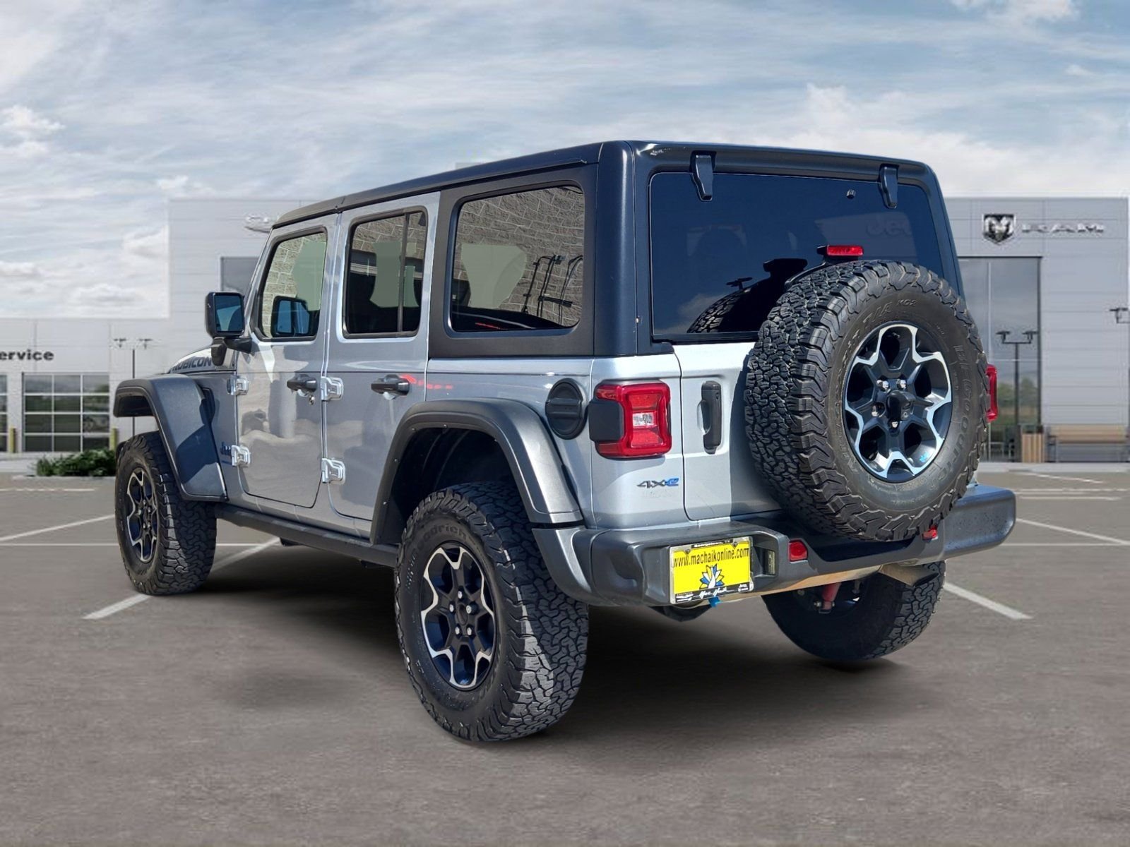 Used 2023 Silver Jeep Rubicon 4xe image 3