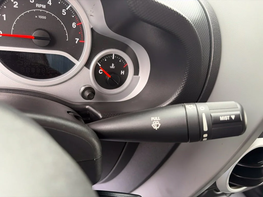 Used 2009 Silver Jeep Sahara image 19