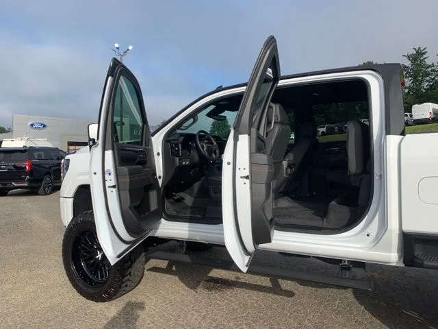Used 2026 White GMC AT4 image 18