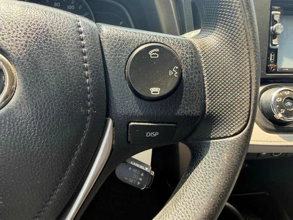 Used 2015 Gray Toyota LE image 19