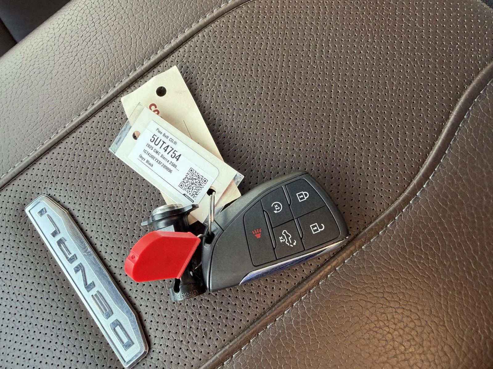 Used 2025 Onyx Black GMC Denali image 14