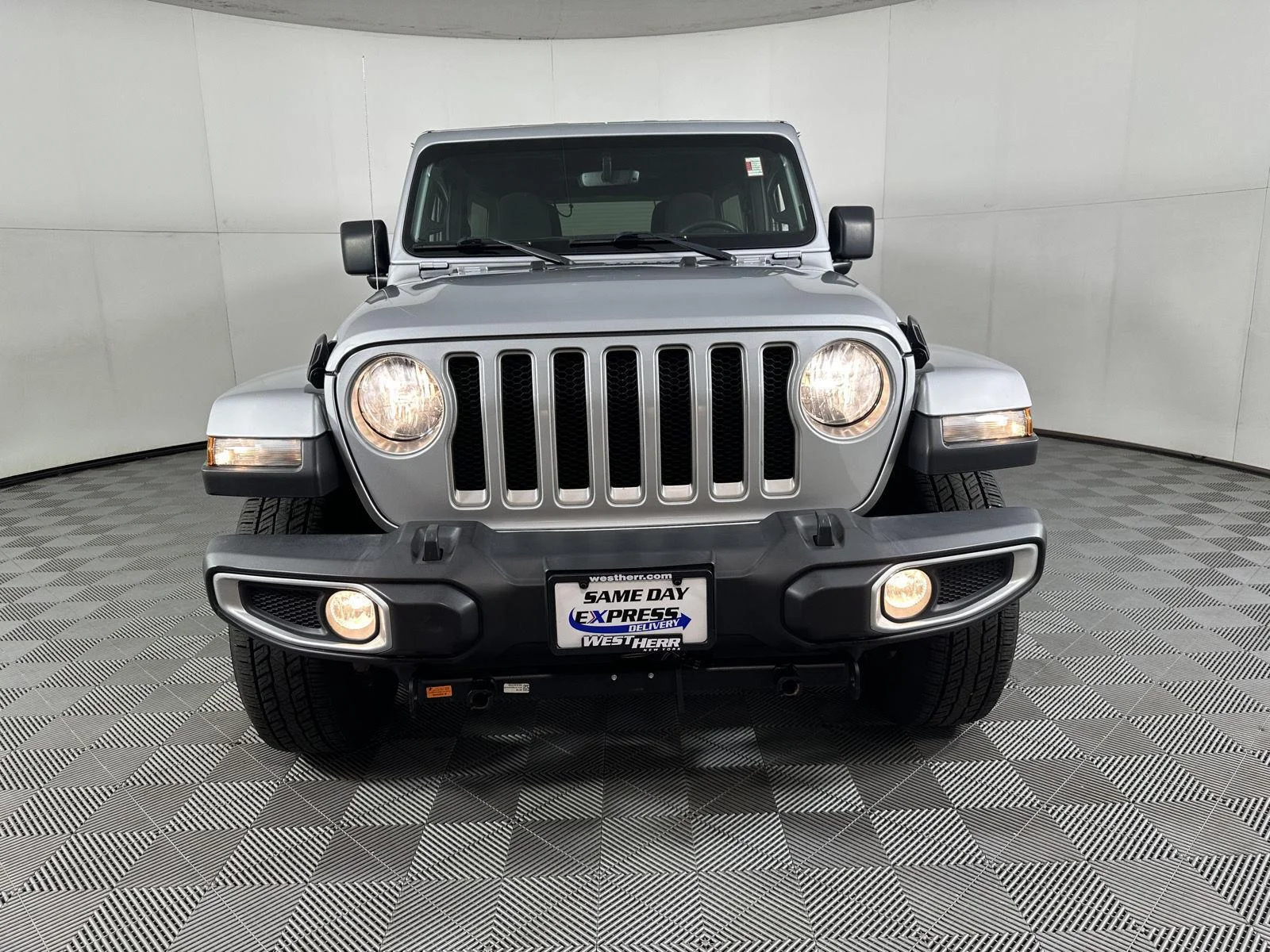 Used 2023 Silver Zynith Jeep Sahara image 4