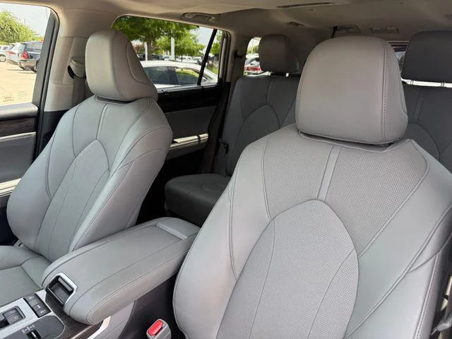 Certified Used 2020 MOON DUST Toyota Limited image 10
