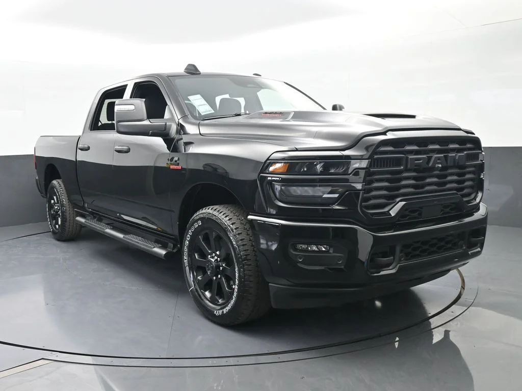 New 2026 Diamond Black Crystal Pearl-Coat Exterior Paint RAM Tradesman image 9