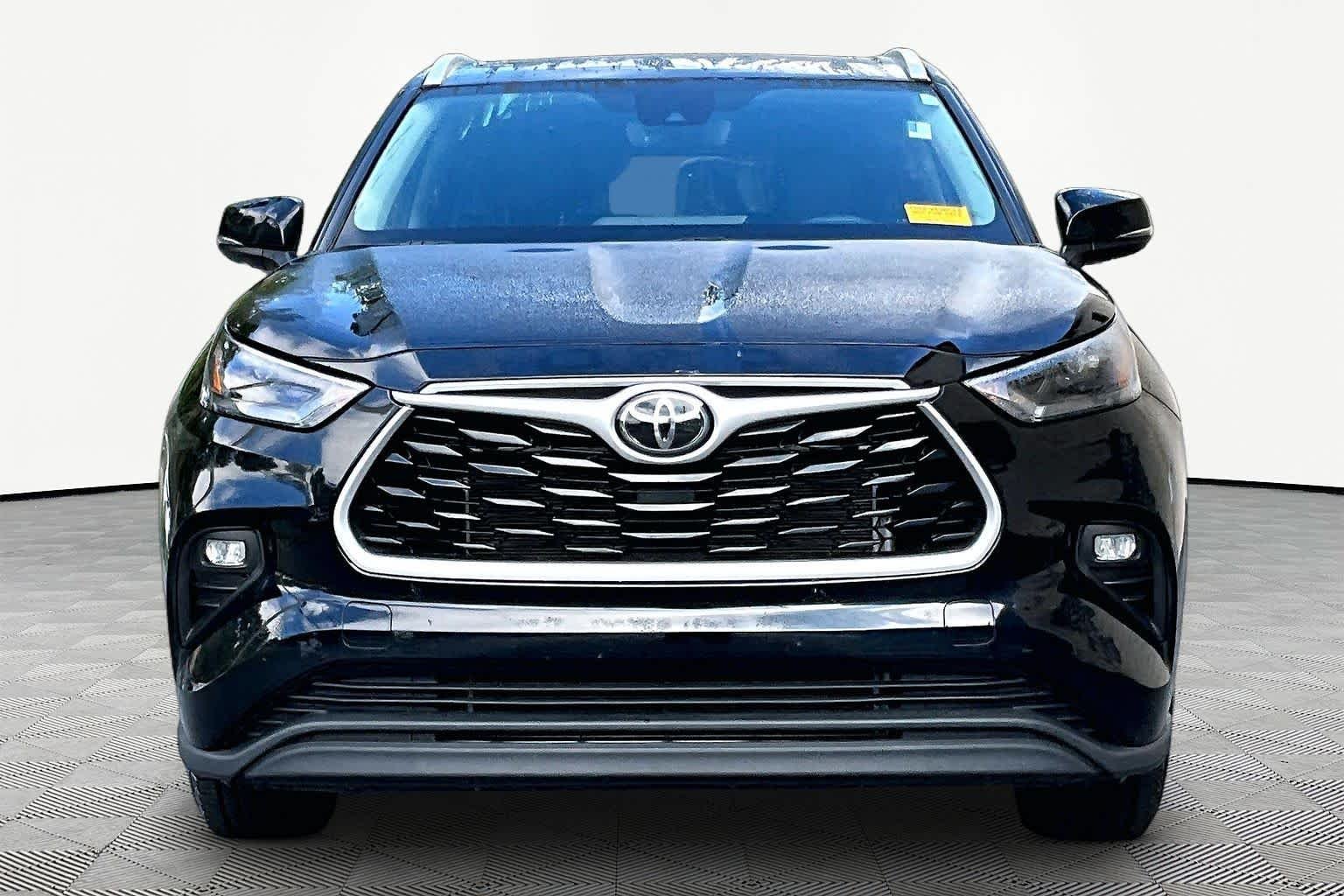 Used 2023 Midnight Black Metallic Toyota XLE image 4