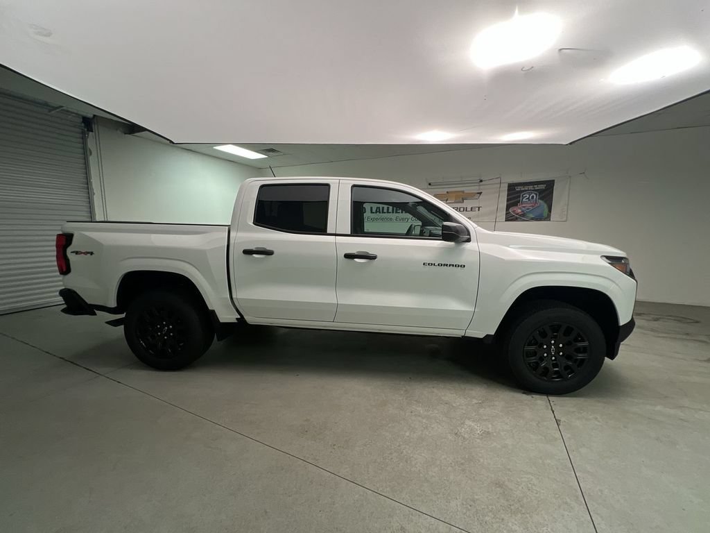 New 2026 Summit White Chevrolet WT image 9