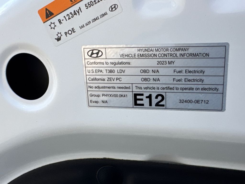 Used 2023 White Hyundai SEL image 10