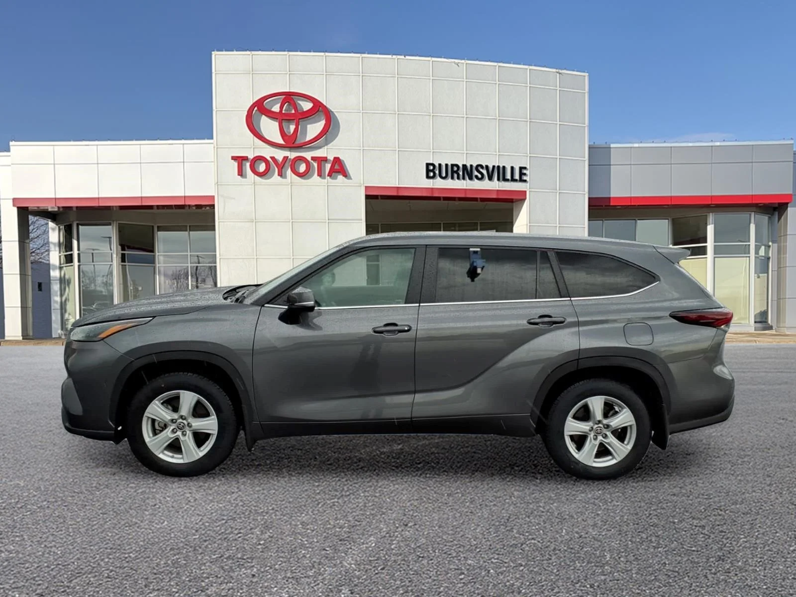 2024 Toyota Highlander LE - Photo 7