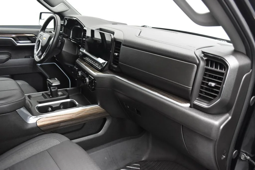 Used 2025 Black Chevrolet LT image 25