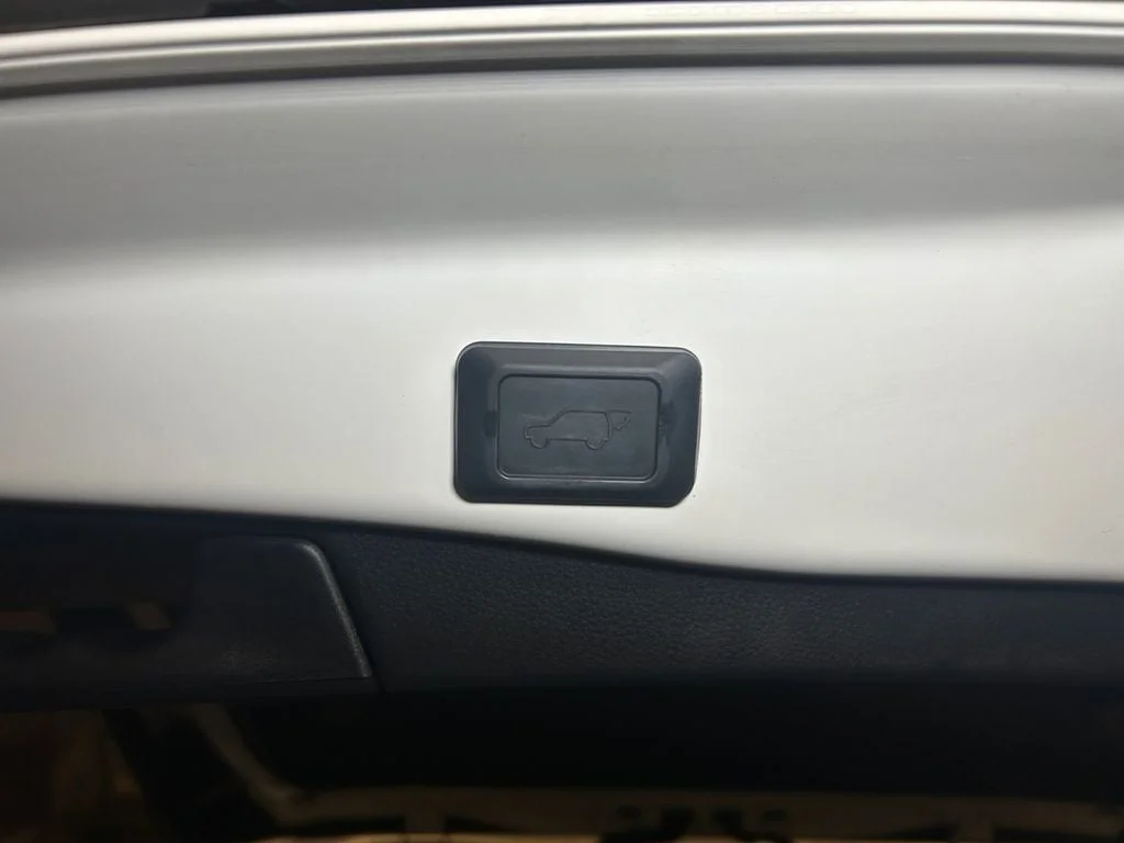 Used 2020 Super White Toyota XLE image 20