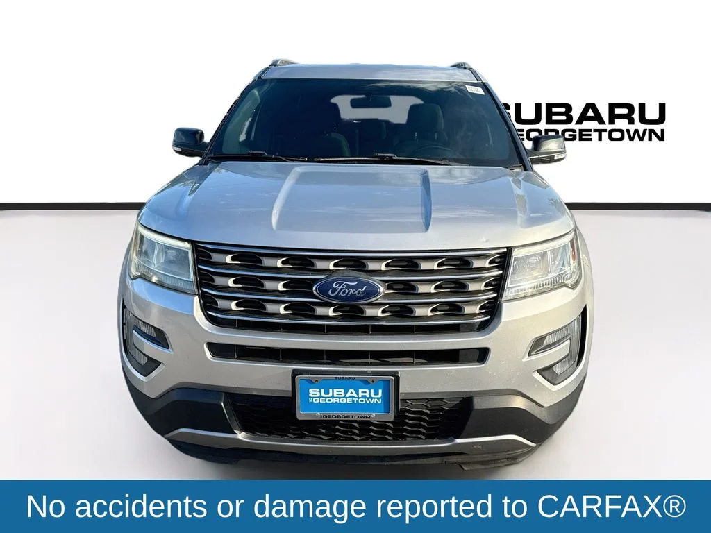 Used 2017 Silver Ford XLT image 2
