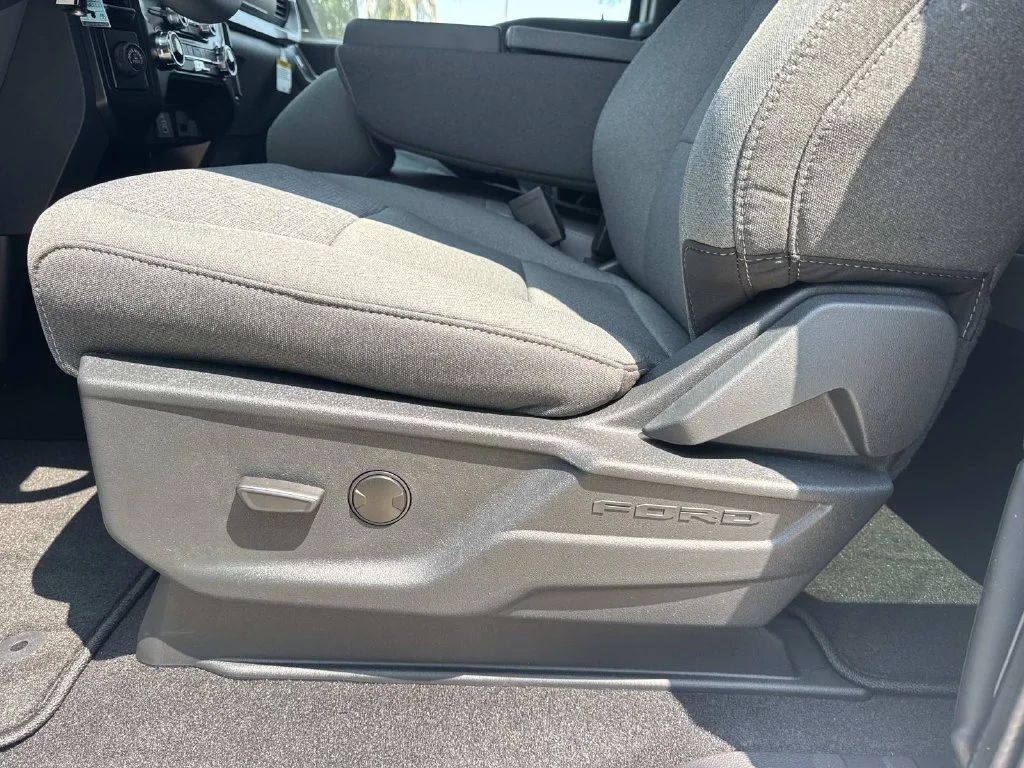 New 2026 Oxford White Ford XLT image 33