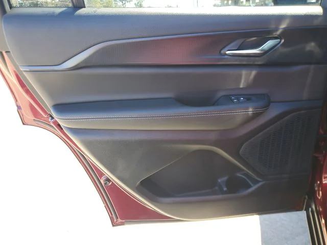 New 2025 Velvet Red Pearl-Coat Exterior Paint Jeep Altitude X image 13