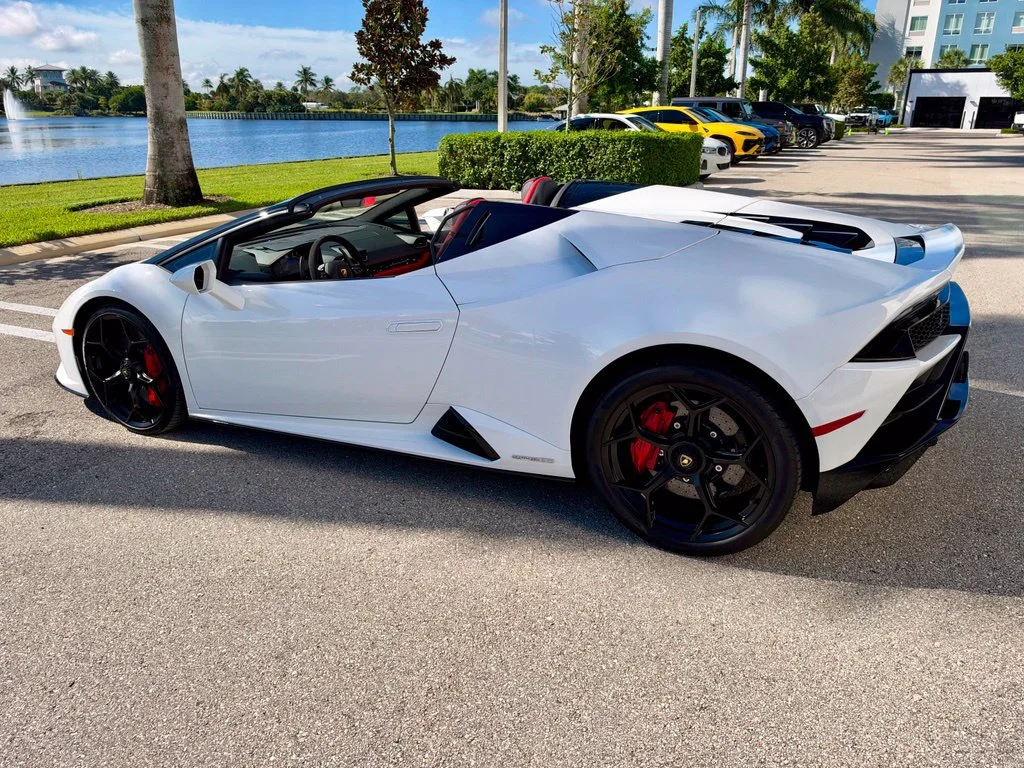 Used 2023 Bianco Monocerus Metallic Lamborghini Spyder AWD image 11