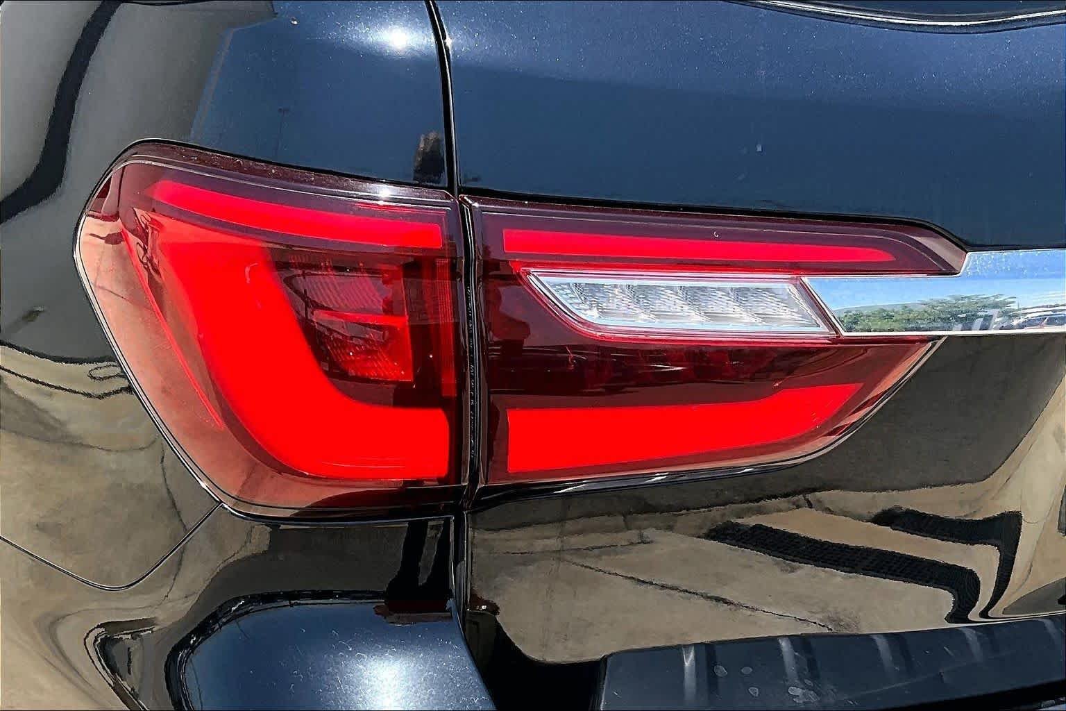 Used 2019 Black Obsidian INFINITI LUXE image 29