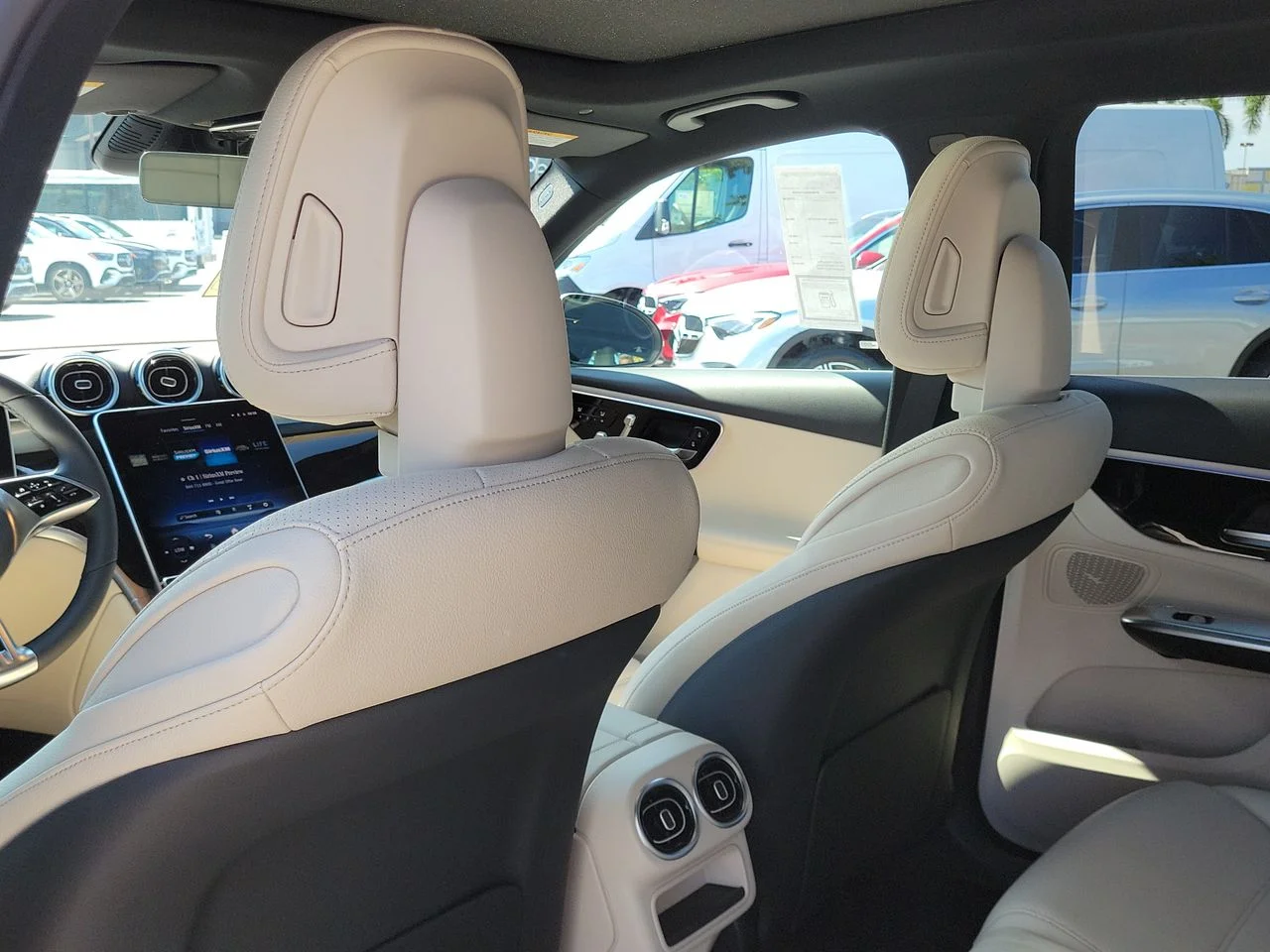 New 2026 Polar White Mercedes-Benz GLC 300 image 10