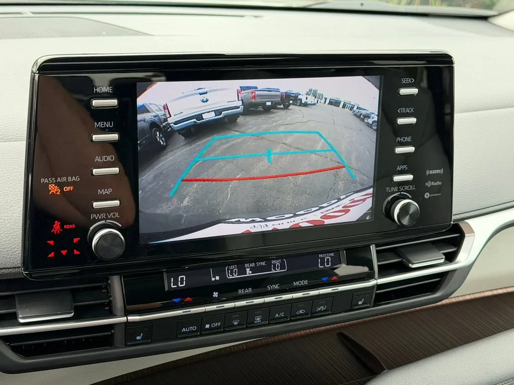 2024 Toyota Sienna XLE - Photo 37