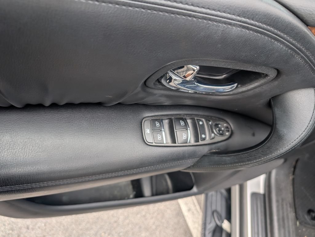 Used 2021 Silver Nissan SL image 9