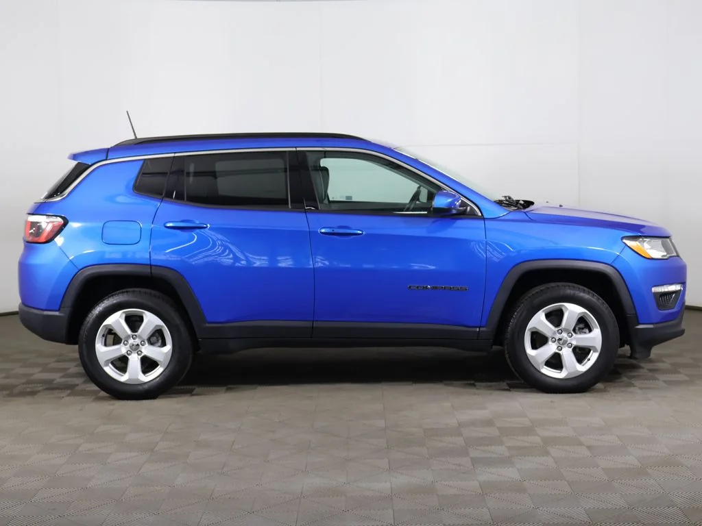 Used 2019 Laser Blue Pearlcoat Jeep Latitude image 15