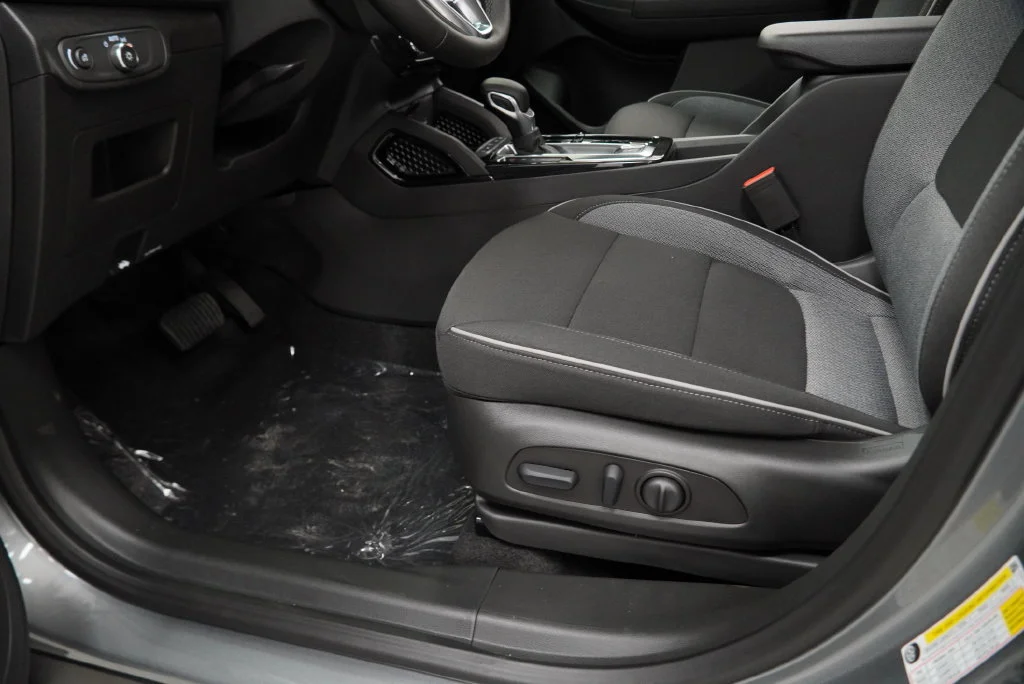 New 2026 Sterling Gray Metallic Chevrolet LT image 31