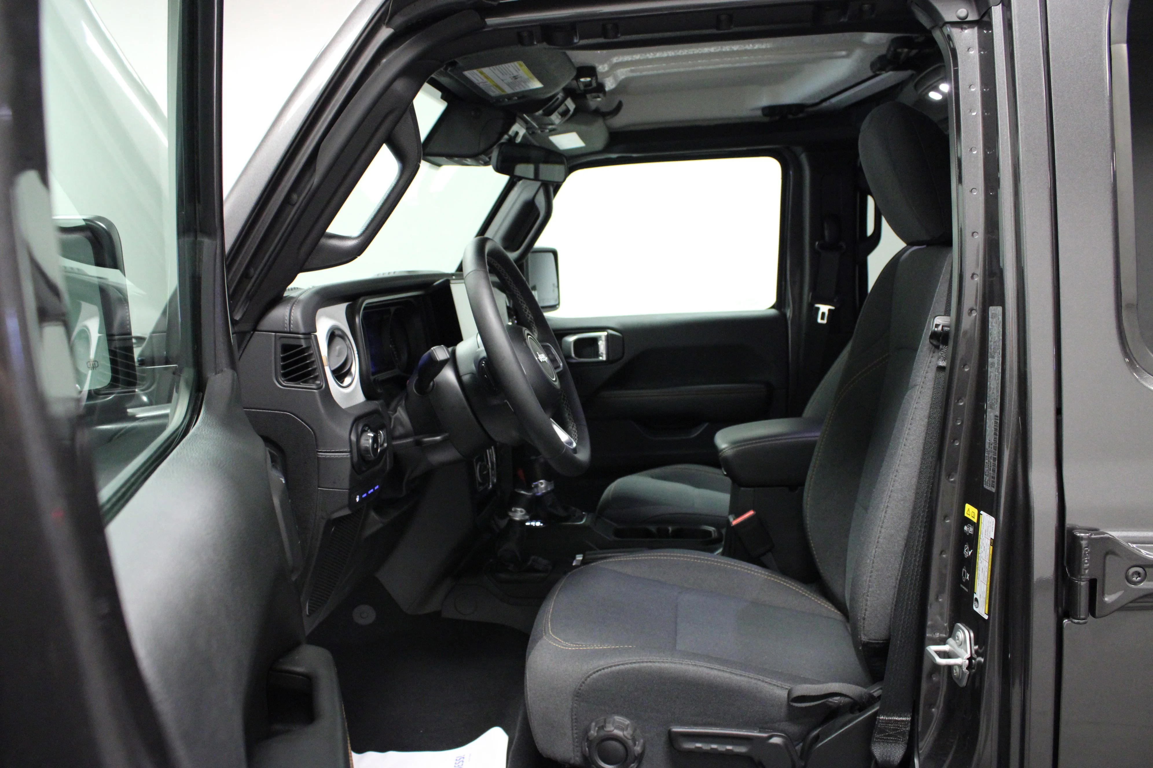 Used 2025 Granite Crystal Metallic Clearcoat Jeep Sahara image 12