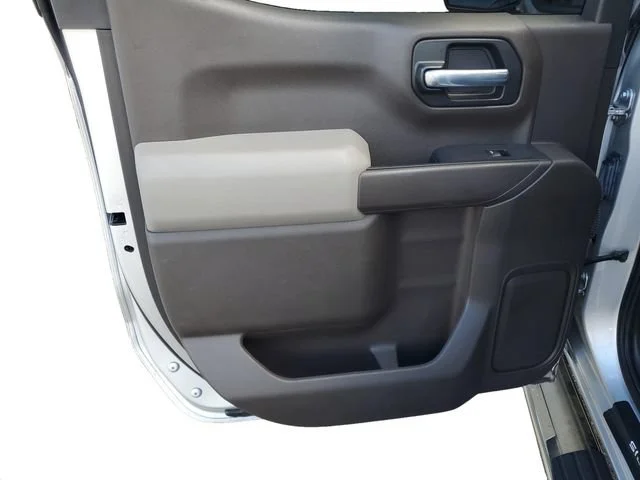 Used 2021 SILVER ICE METALLIC Chevrolet LT image 31