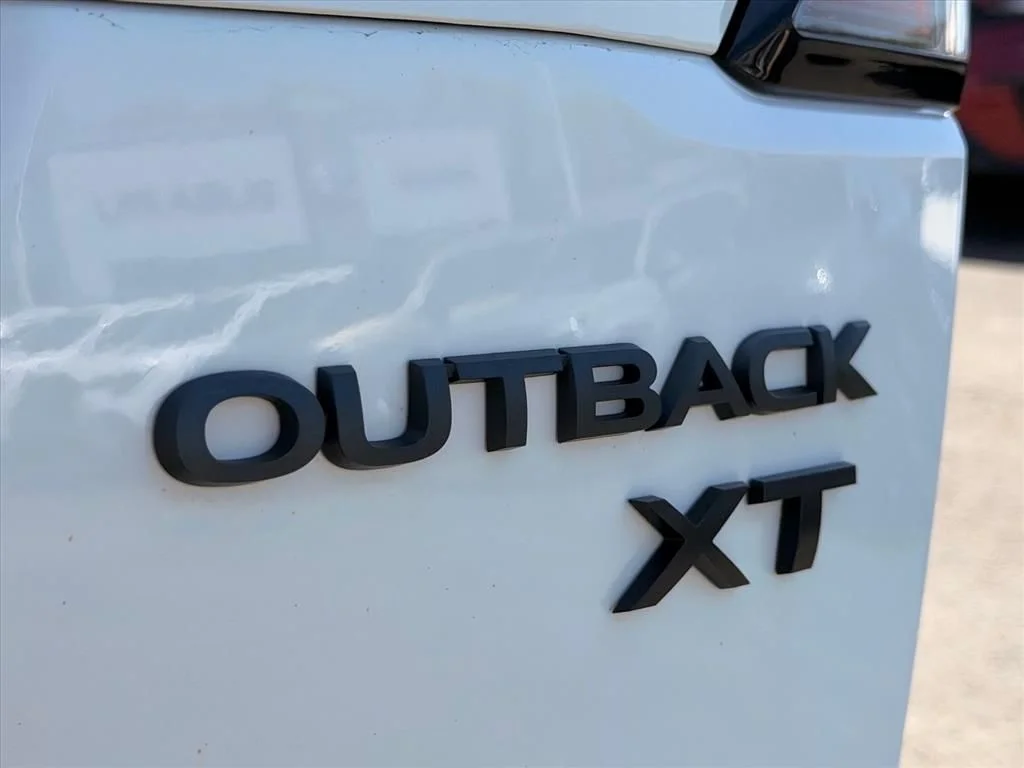 Used 2025 White Subaru Onyx Edition XT image 30