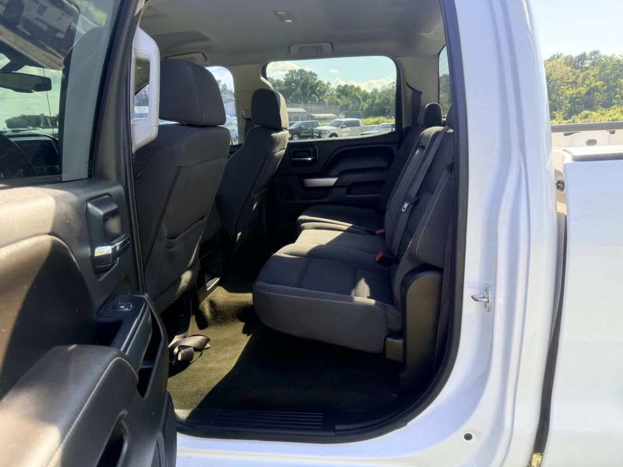 Used 2017 White Chevrolet LT 4x4 4dr Crew Cab 5.8 ft. SB image 21