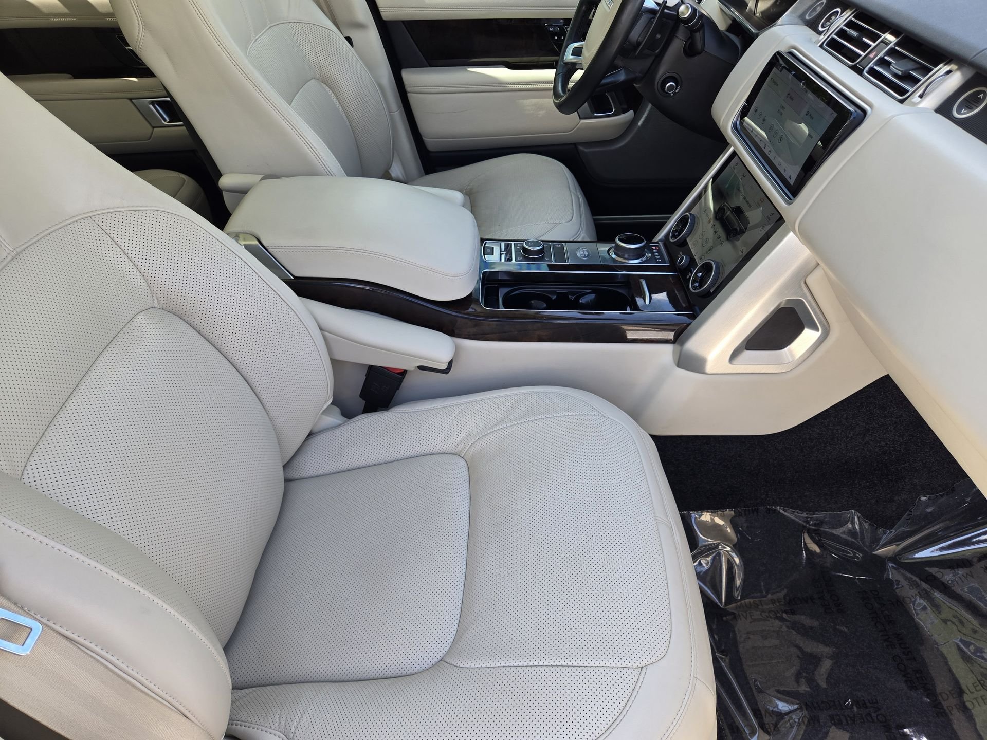 Used 2018 Fuji White Land Rover 5.0L V8 Supercharged image 14