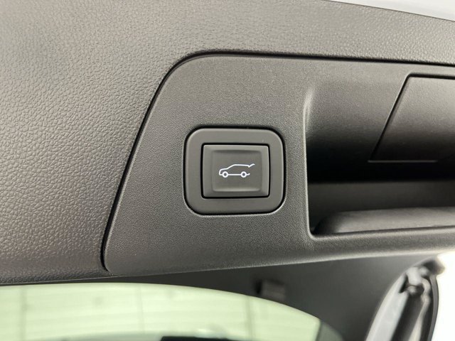 Used 2026 Iridescent White Tricoat Buick Sport Touring image 33