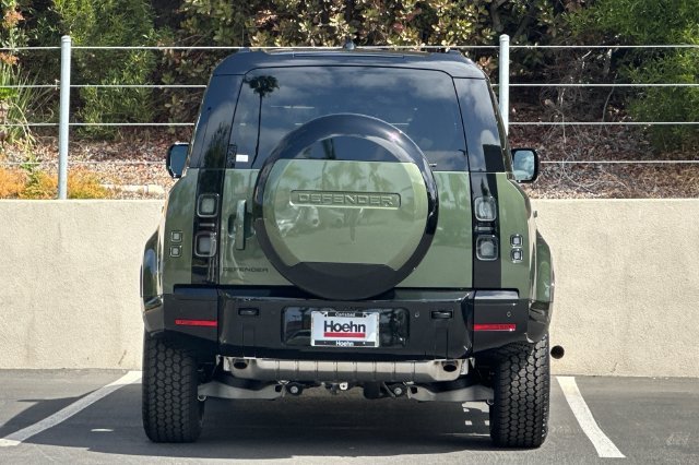 New 2026 Woolstone Green Land Rover X-Dynamic SE image 4