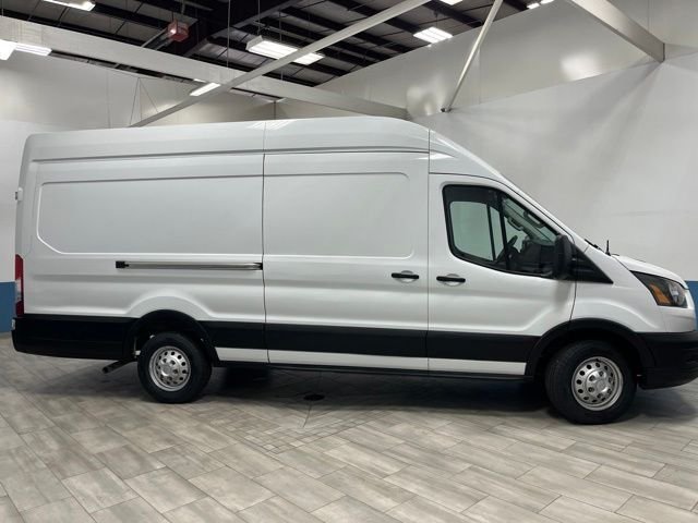 Used 2023 Oxford White Ford Base image 2