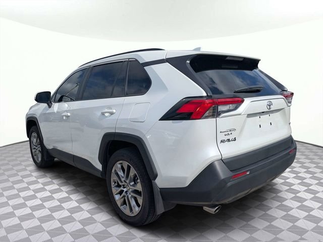 Used 2025 Beige Toyota XLE Premium image 5