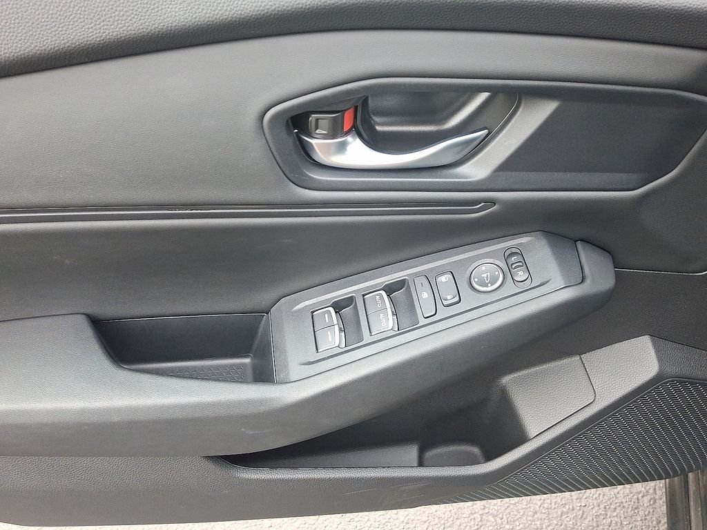 2025 Honda Accord SE - Photo 13