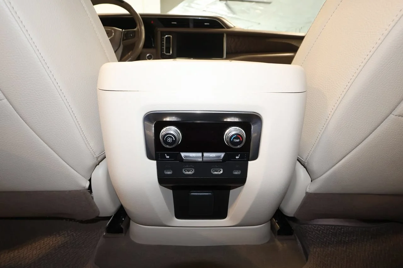 2023 GMC Yukon Denali - Photo 34