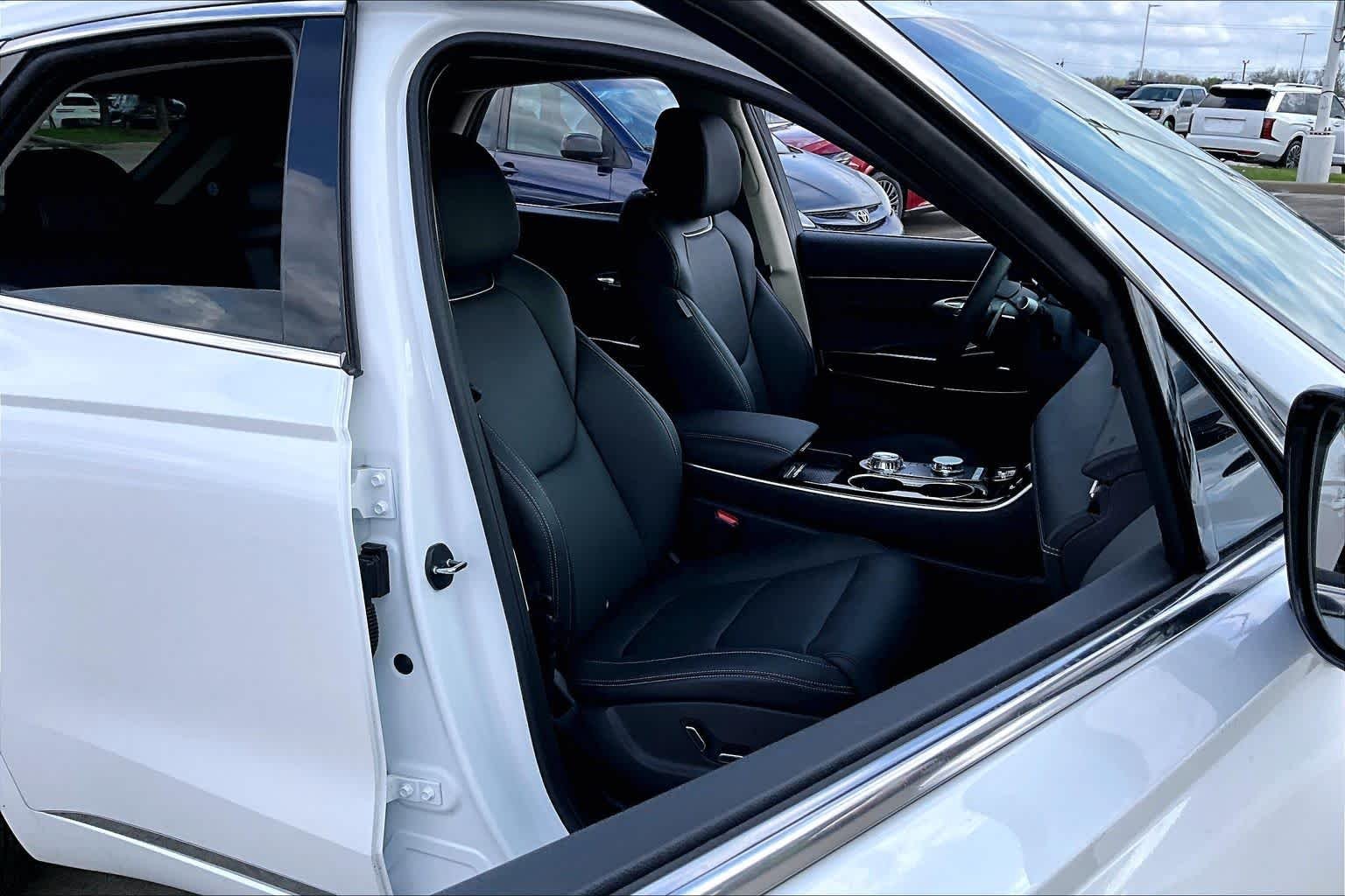 2026 GENESIS GV70 Standard - Photo 9