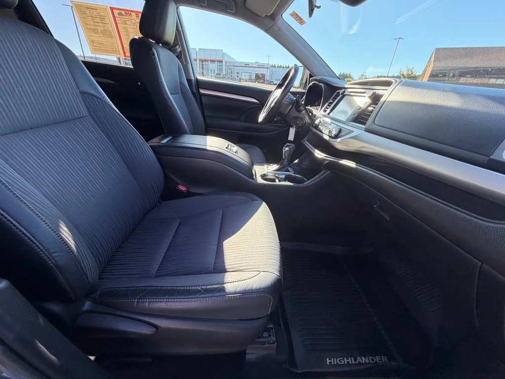 Used 2019 Blue Toyota LE Plus image 35