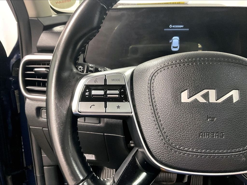 Used 2024 Black Kia S image 23