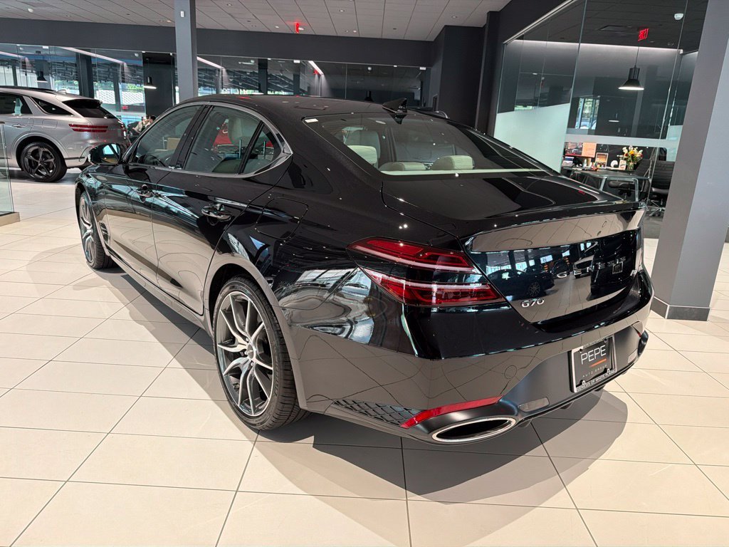 2026 GENESIS G70 Standard - Photo 5