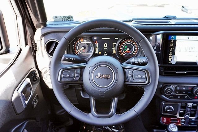 New 2026 Granite Crystal Metallic Clear-Coat Exterior Paint Jeep Rubicon image 23