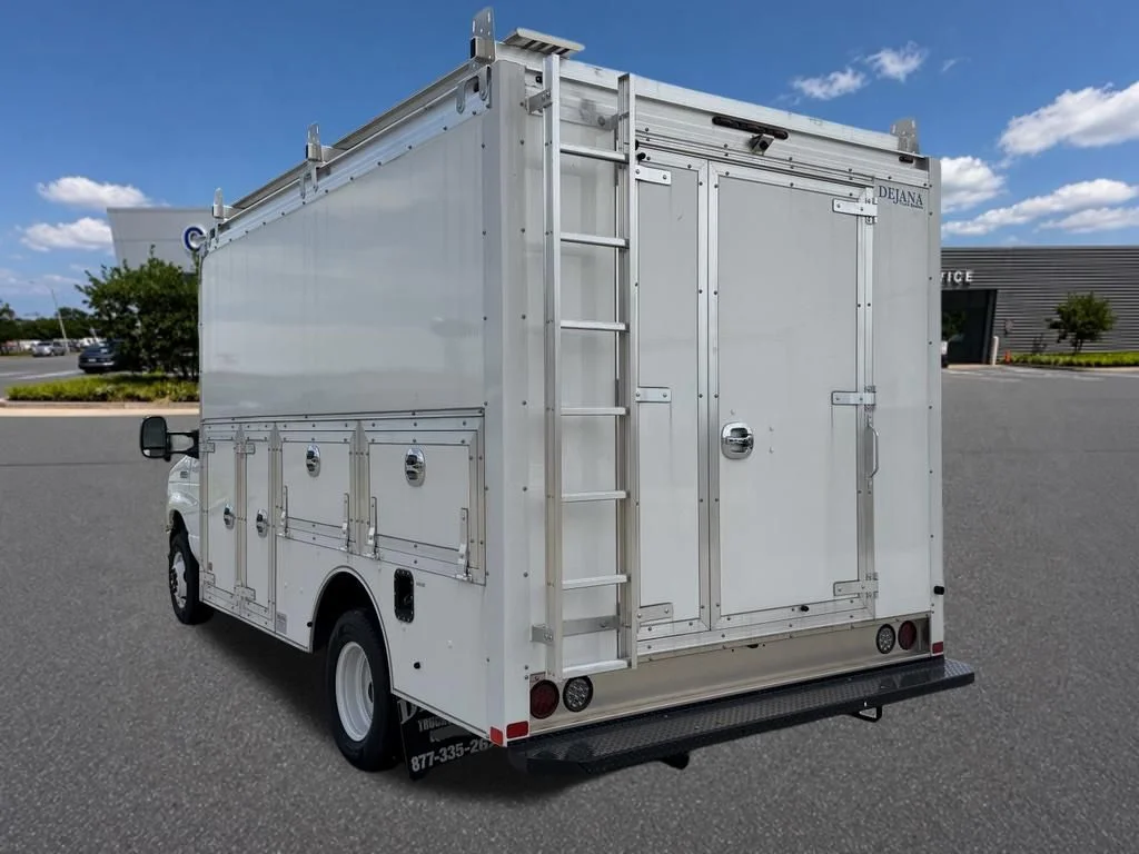 New 2026 Oxford White Ford E-350 SRW image 5