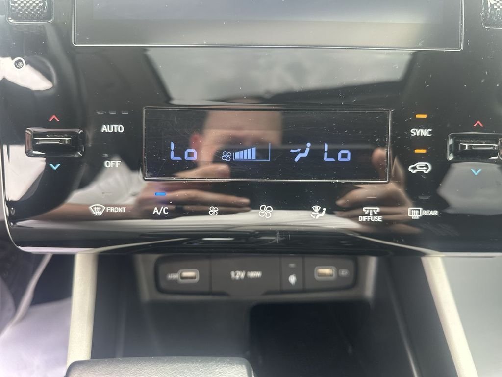 Used 2022 Gray Hyundai SEL image 25
