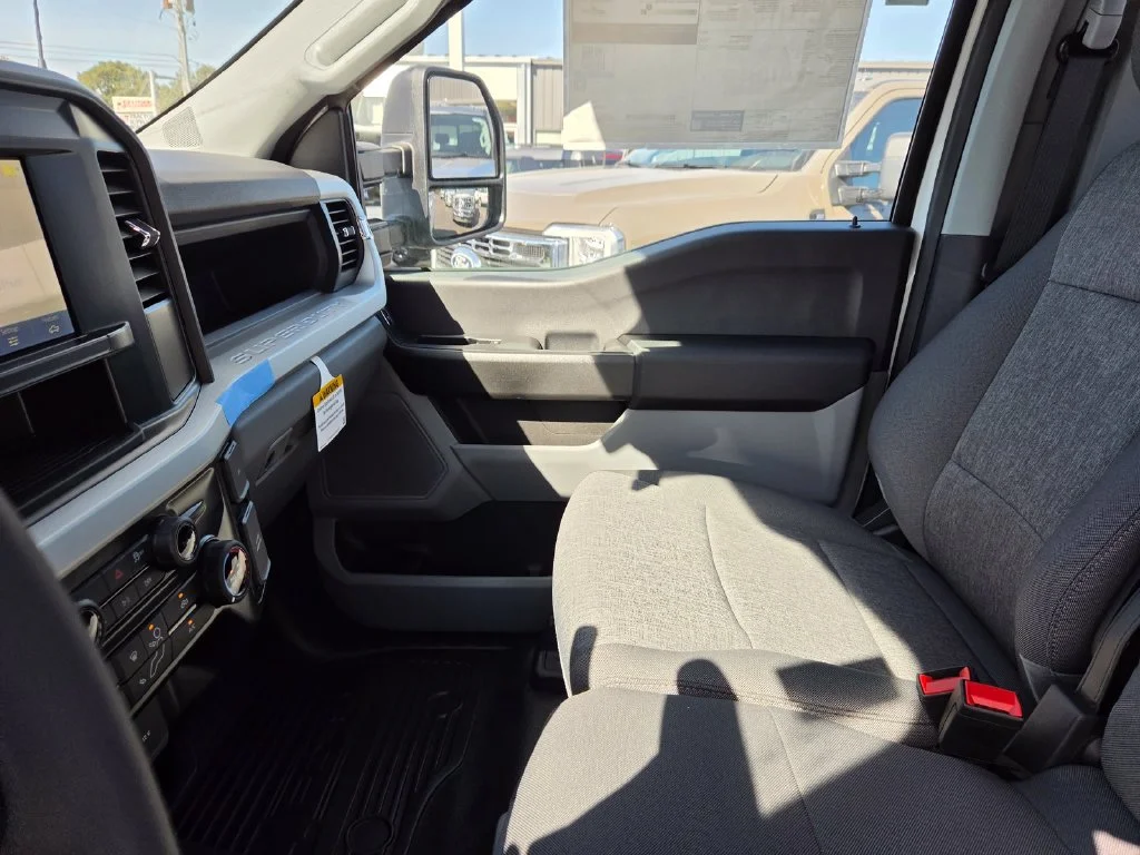 New 2027 Oxford White Ford F-350® XL image 17