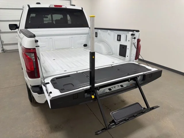 New 2026 Oxford White Ford XLT image 37