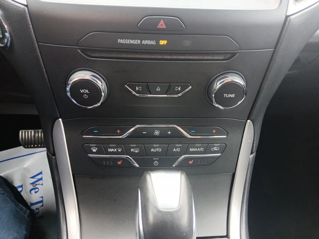 Used 2017 Magnetic Ford SEL image 25