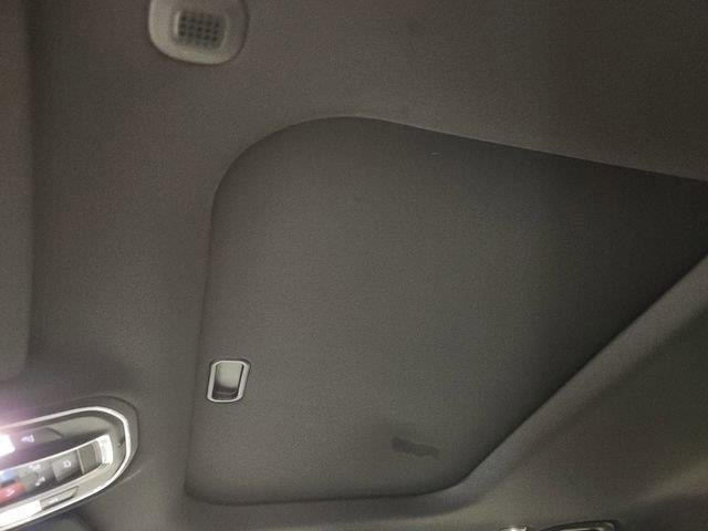 Used 2023 White Jeep Altitude image 18