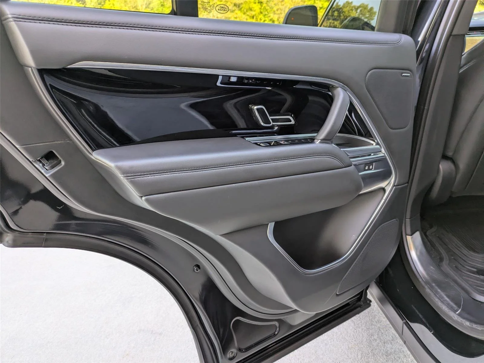 Used 2023 Santorini Black Metallic Land Rover SE image 23