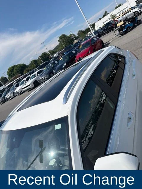 Used 2024 White Volkswagen 2.0T SE w/Technology image 18